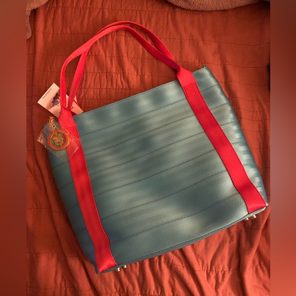 Dumbo D23 Expo Exclusive Harvey’s - Picture 2 of 4